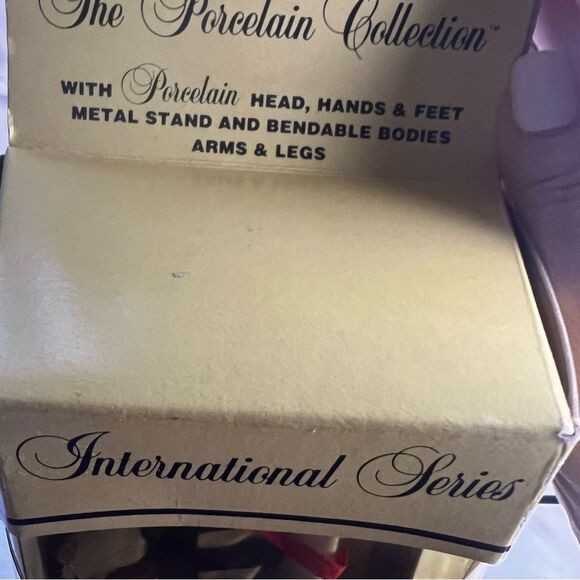 Vintage The Porcelain Collection  International Series  All 4 Dolls included - Picture 6 of 16